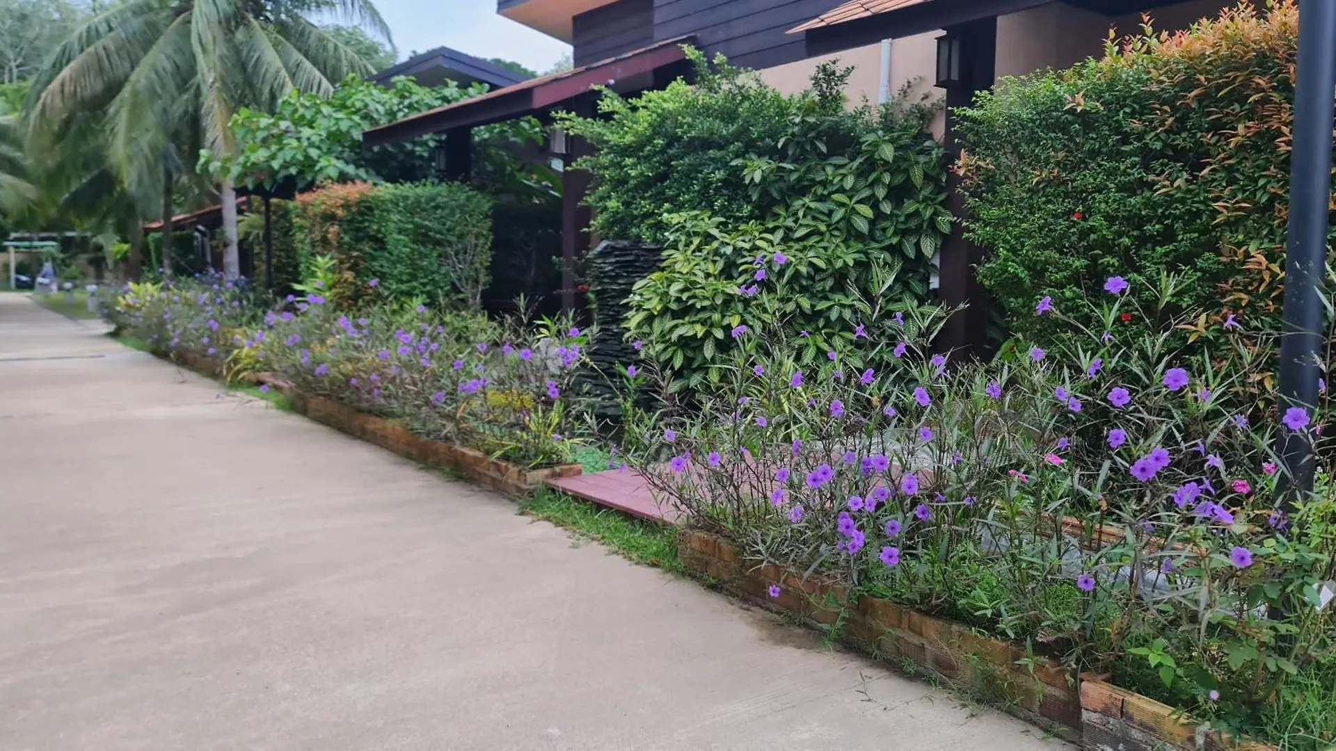 Baan Suan Rim Klong Resort Koh Lanta Thailand